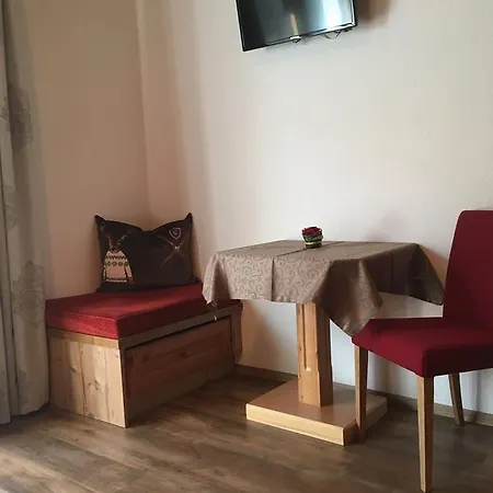 מלון דירות Arno 3*